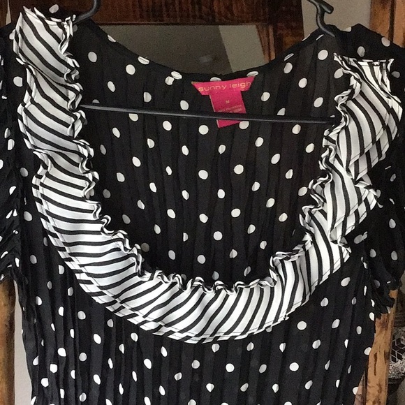 Black & White Dressy Polka Dot Top - Picture 2 of 4